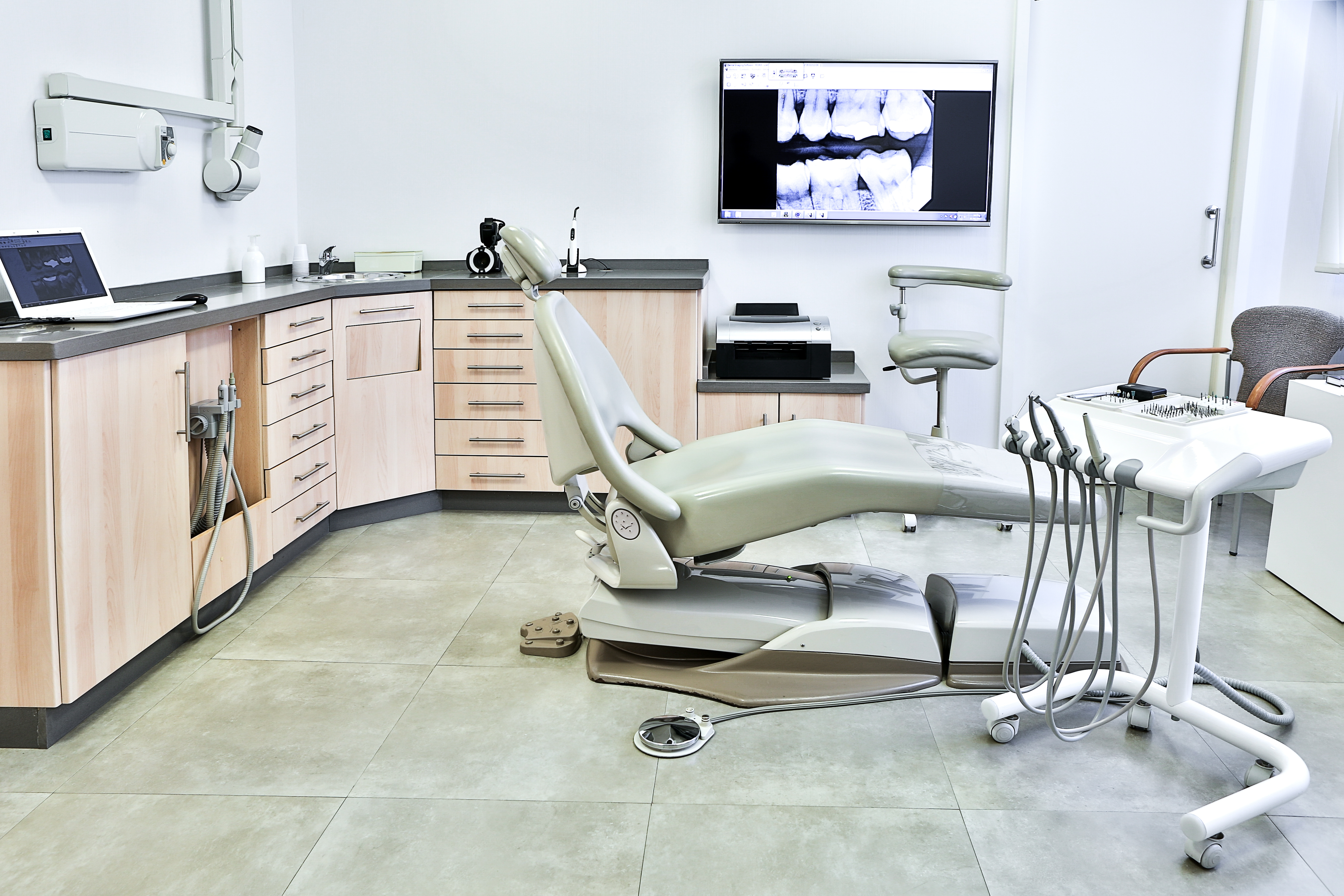 100SMILES Dental Care Background